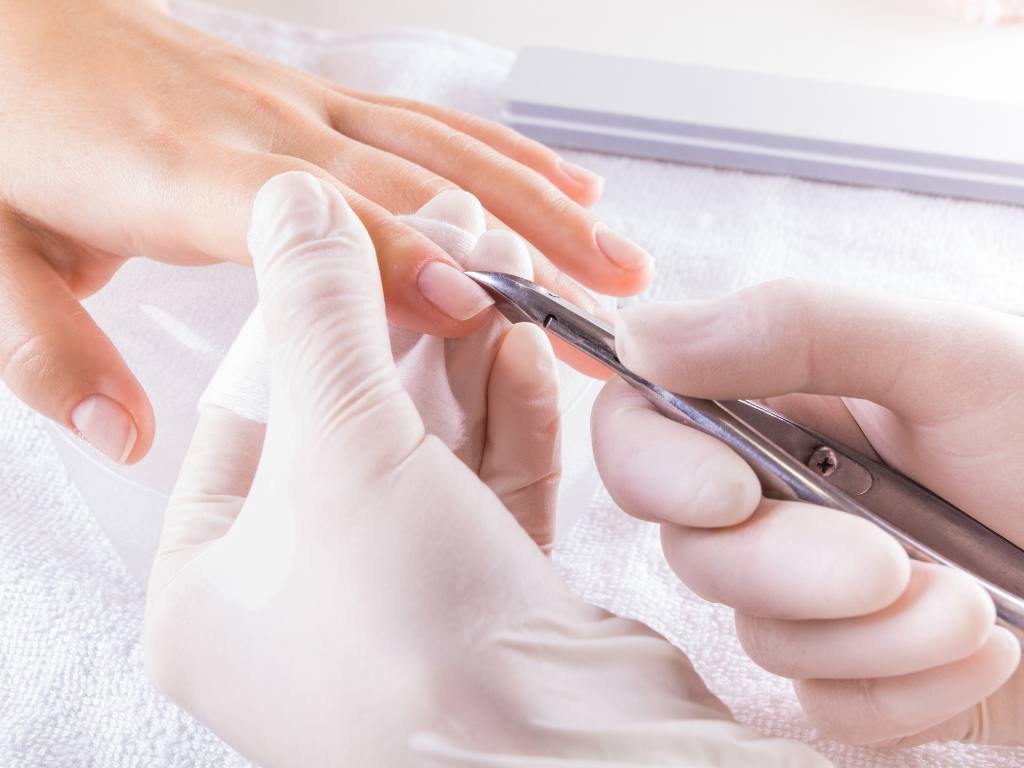 Descubra o Segredo para uma Carreira Brilhante como Manicure Profissional em Agisse.